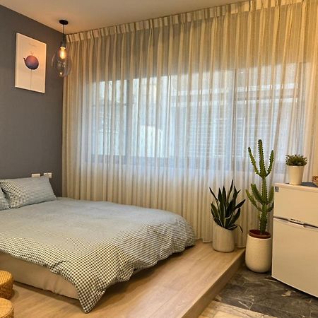 定春行旅 Haru Guesthouse Тайнань Экстерьер фото