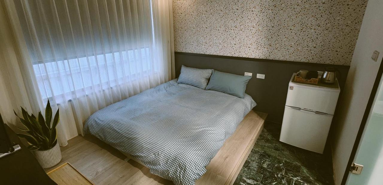 定春行旅 Haru Guesthouse Тайнань Экстерьер фото